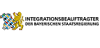 Logo: Bayerisches Staatswappen mit Schriftzug "Integration vor Ort"